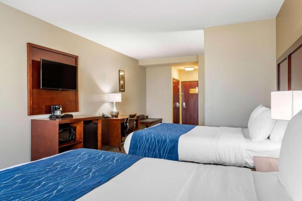 Comfort Inn & Suites Navasota Exterior photo